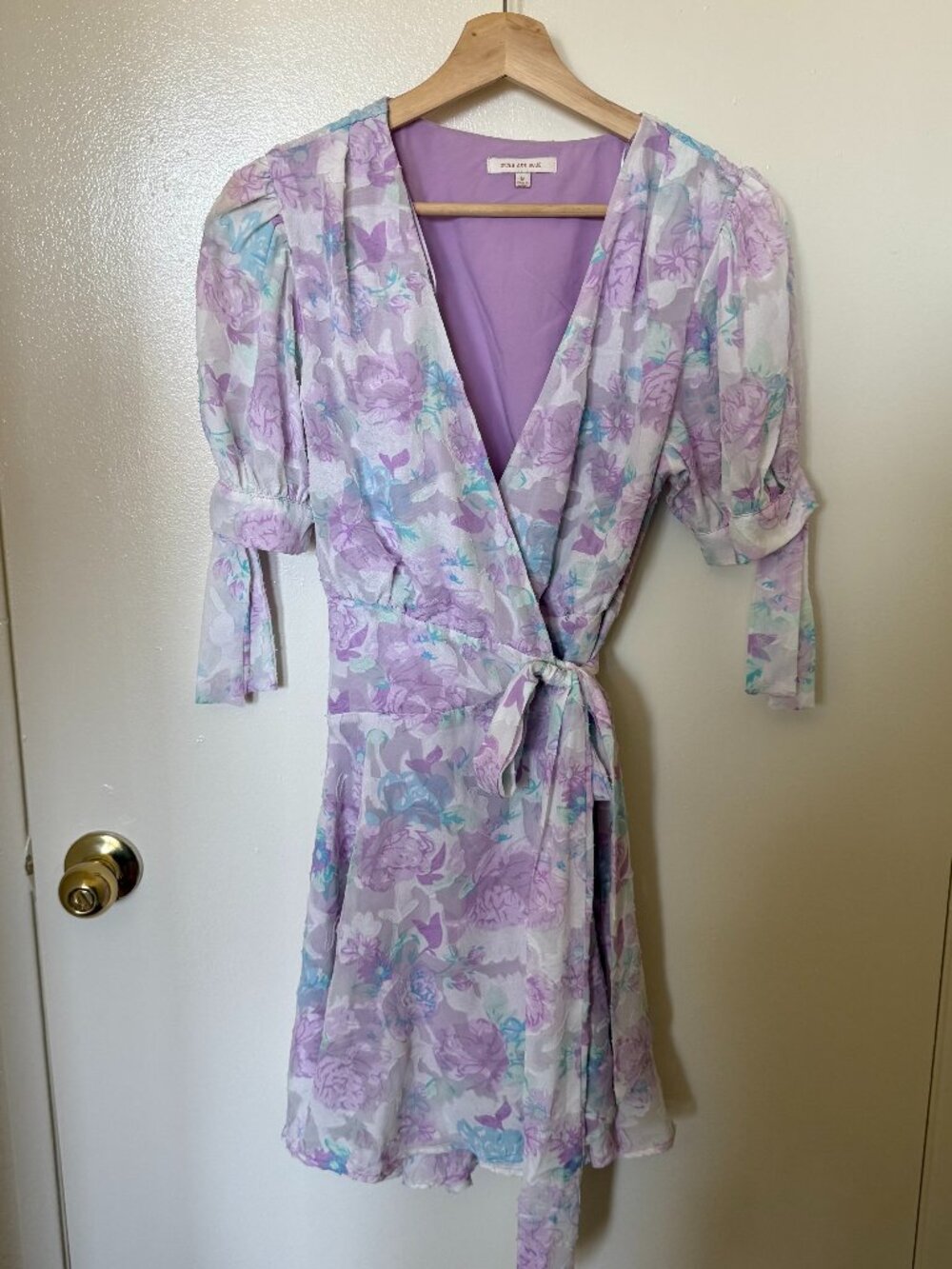 Skies‎ Are Blue Lavender Floral Wrap Mini Dress M